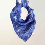 Dual Atelier Stellar Shells Mavi Beyaz  Desenli İpeksi Organik Pamuk Kumaş Bandana Fular