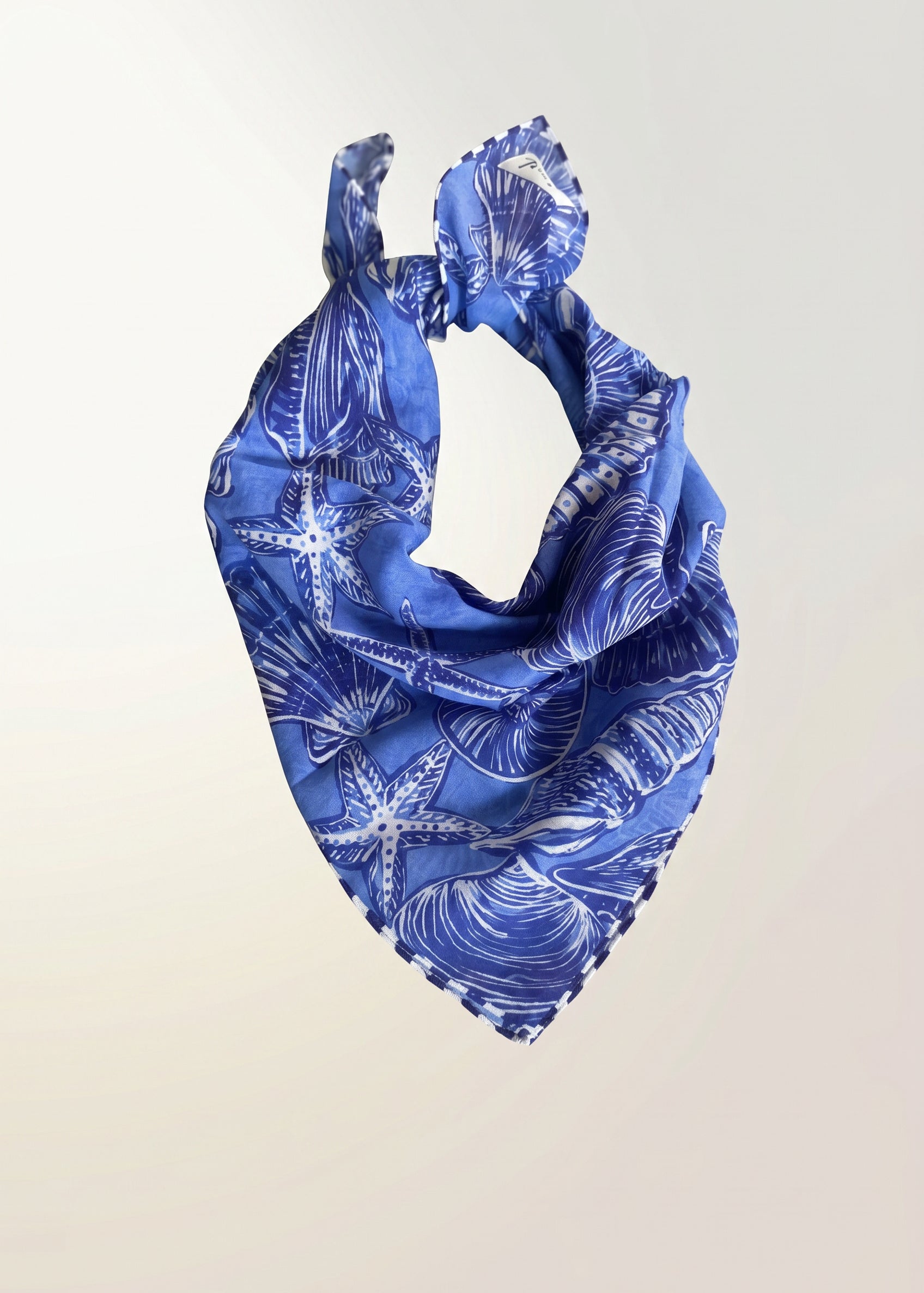 Dual Atelier Stellar Shells Mavi Beyaz  Desenli İpeksi Organik Pamuk Kumaş Bandana Fular