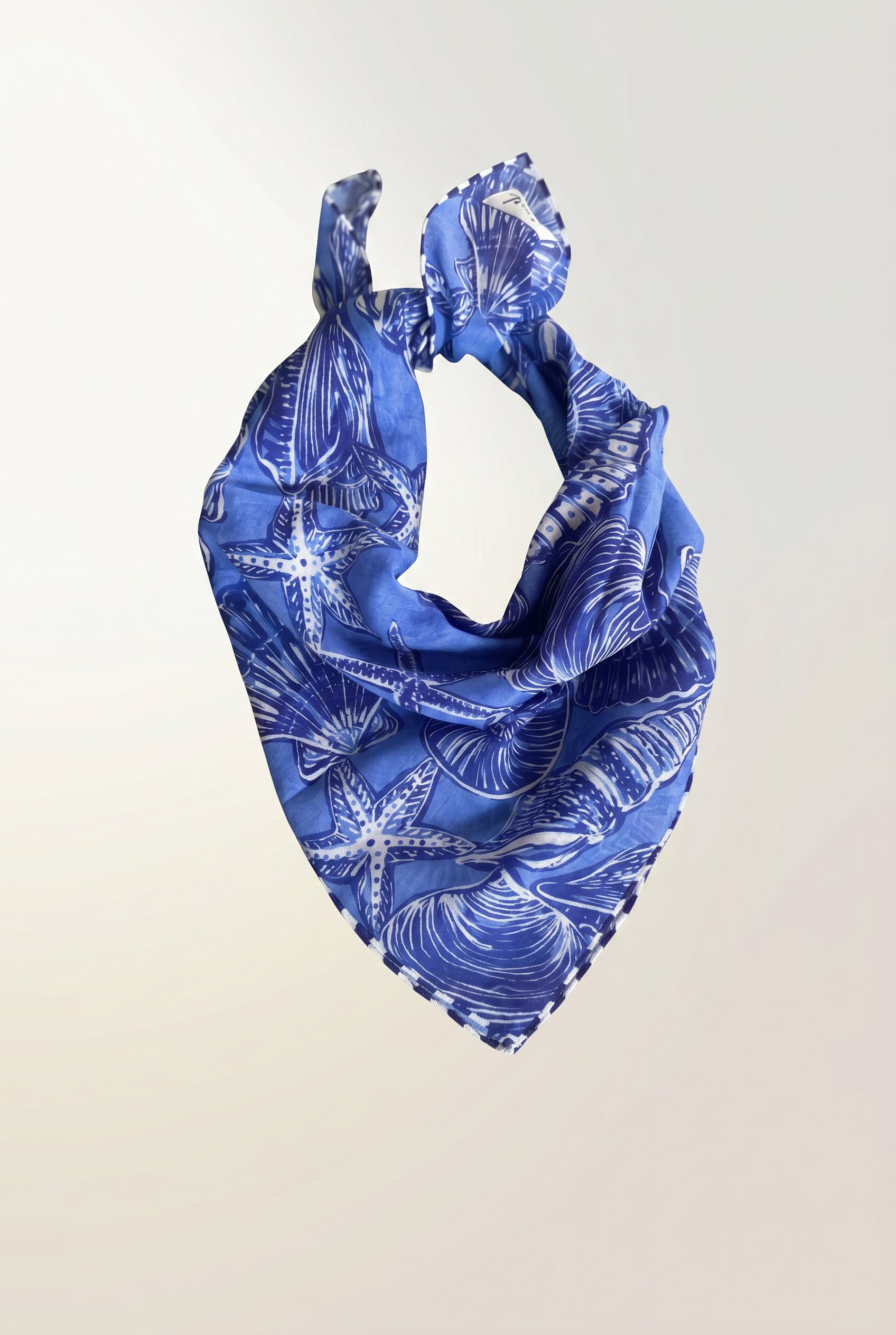 Dual Atelier Stellar Shells Mavi Beyaz  Desenli İpeksi Organik Pamuk Kumaş Bandana Fular